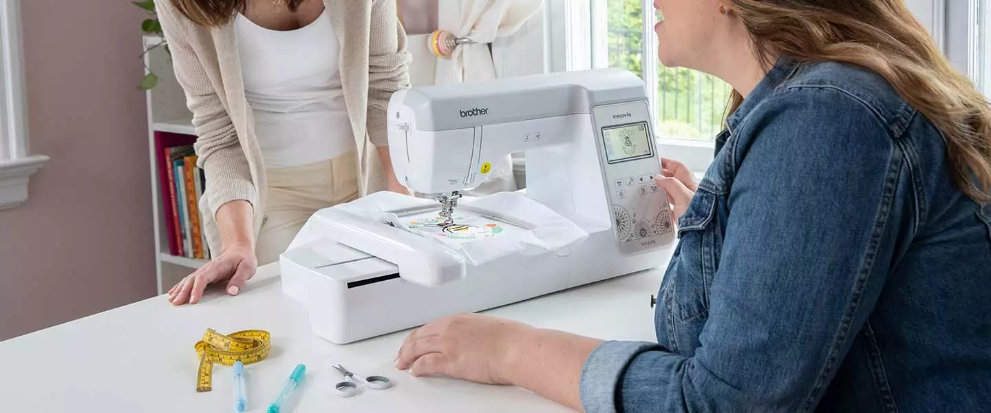 Machines et accessoires mercerie Soldes -Machines et accessoires mercerie Soldes brother sews hero